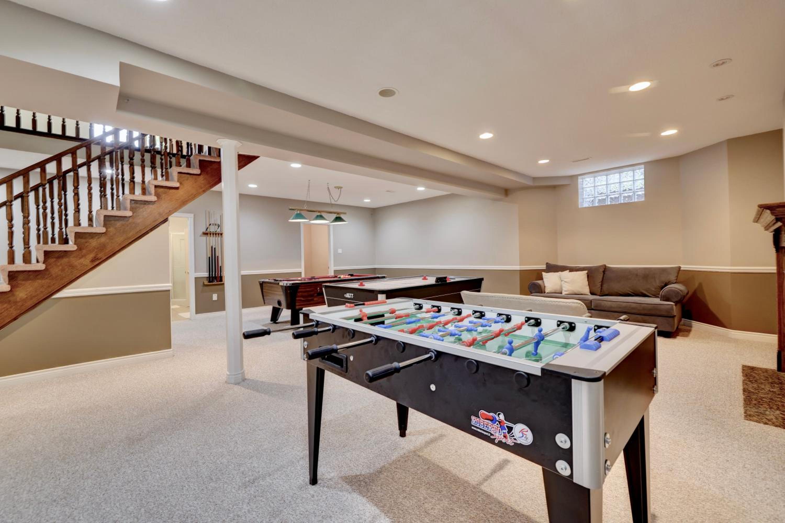 Cheerful 7 bedrooms Villa with Hot tub & Pool.