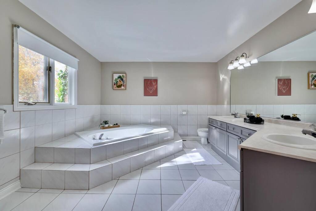 Cheerful 7 bedrooms Villa with Hot tub & Pool.