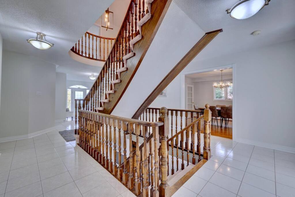 Cheerful 7 bedrooms Villa with Hot tub & Pool.