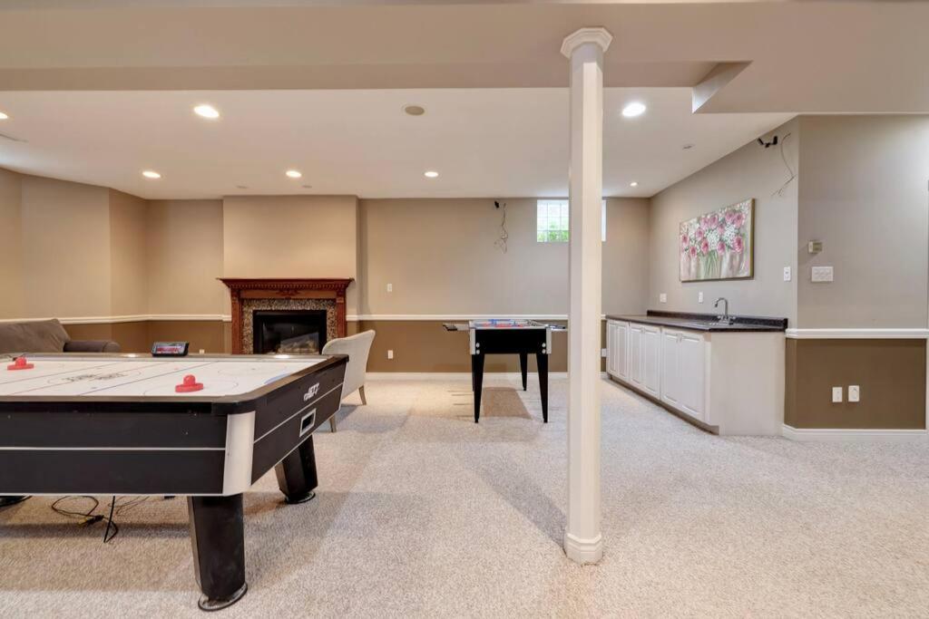 Cheerful 7 bedrooms Villa with Hot tub & Pool.