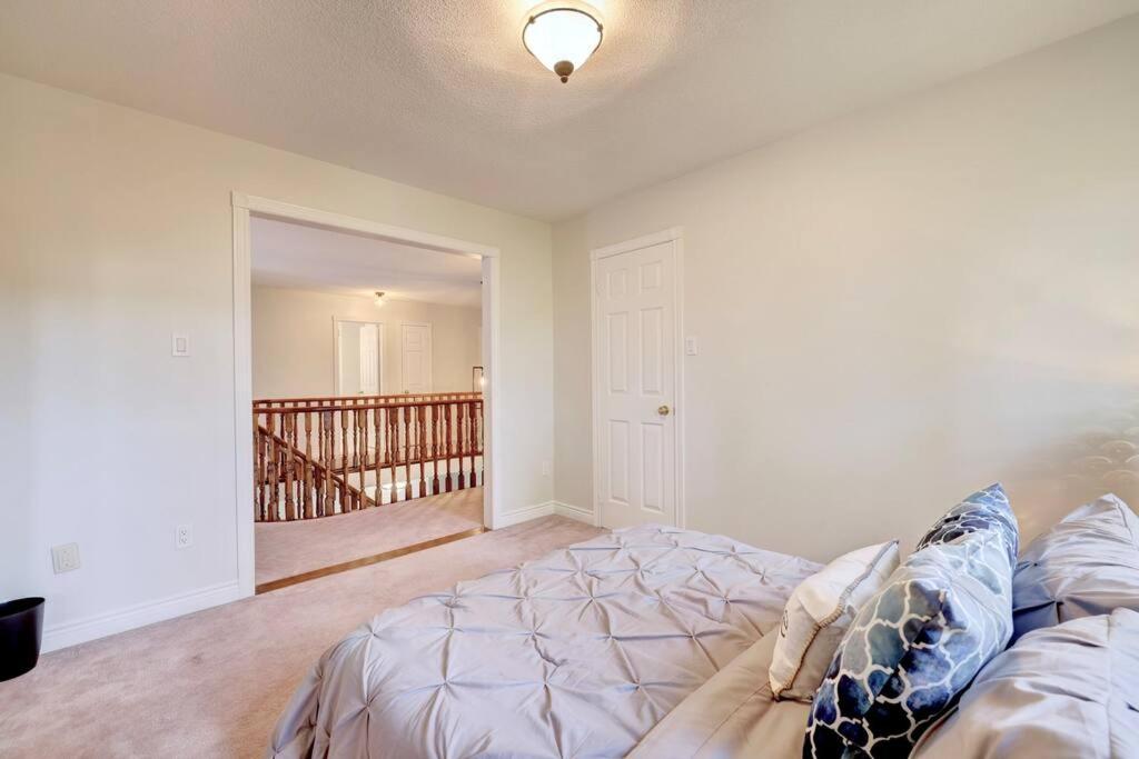 Cheerful 7 bedrooms Villa with Hot tub & Pool.