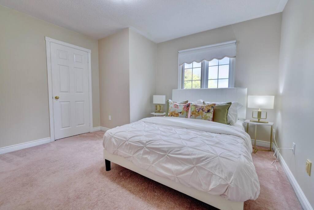 Cheerful 7 bedrooms Villa with Hot tub & Pool.