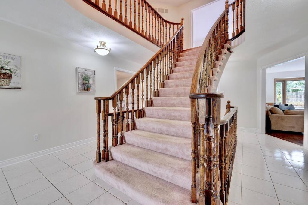 Cheerful 7 bedrooms Villa with Hot tub & Pool.