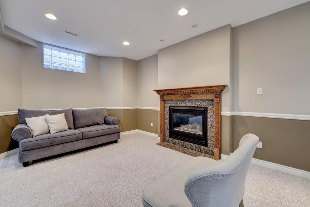 Cheerful 7 bedrooms Villa with Hot tub & Pool.