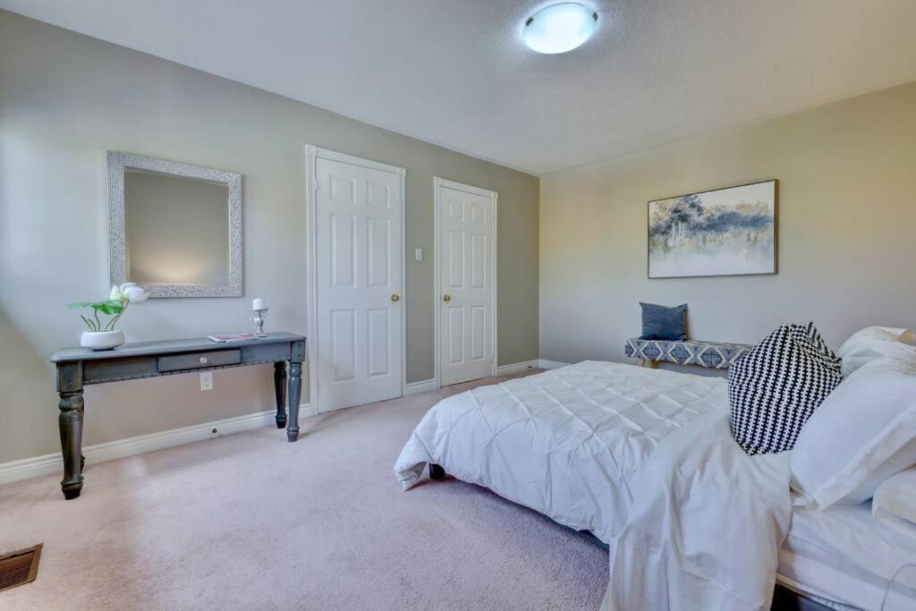 Cheerful 7 bedrooms Villa with Hot tub & Pool.
