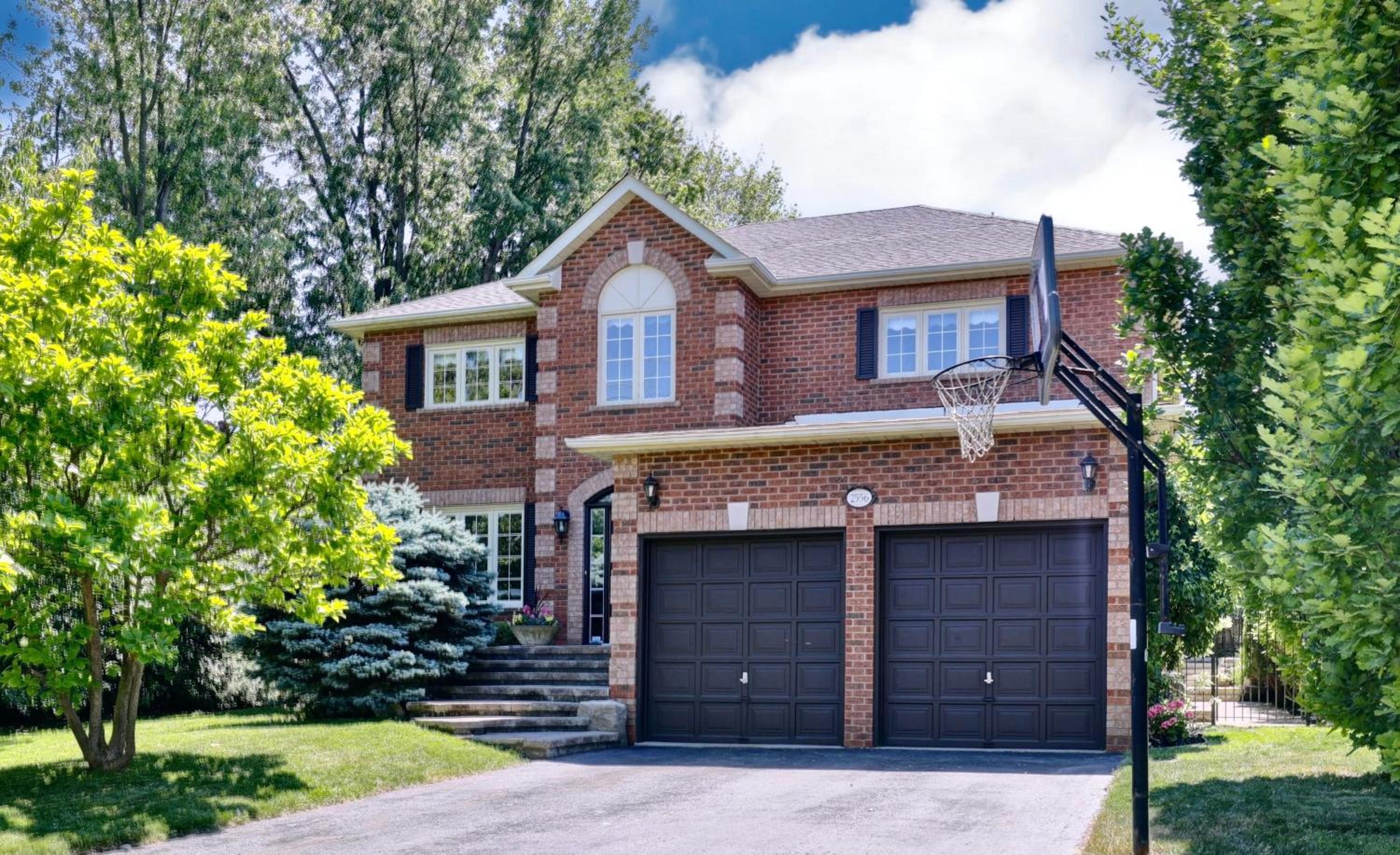 Cheerful 7 bedrooms Villa with Hot tub & Pool.
