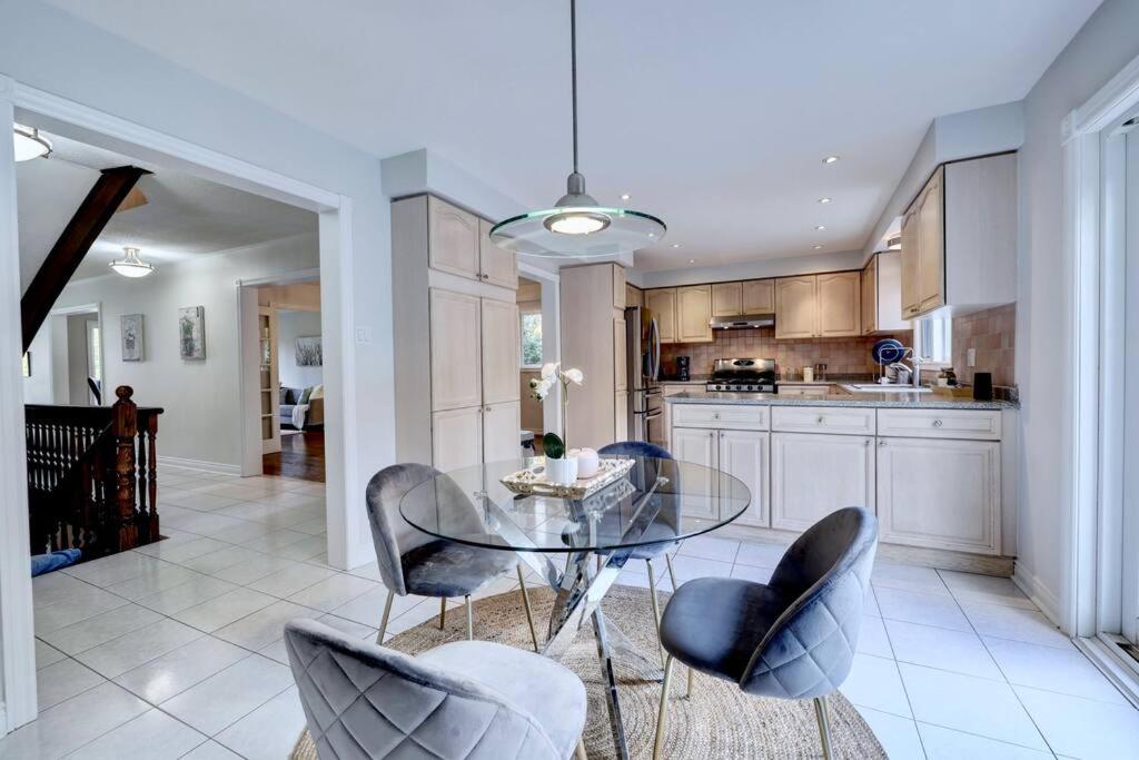 Cheerful 7 bedrooms Villa with Hot tub & Pool.