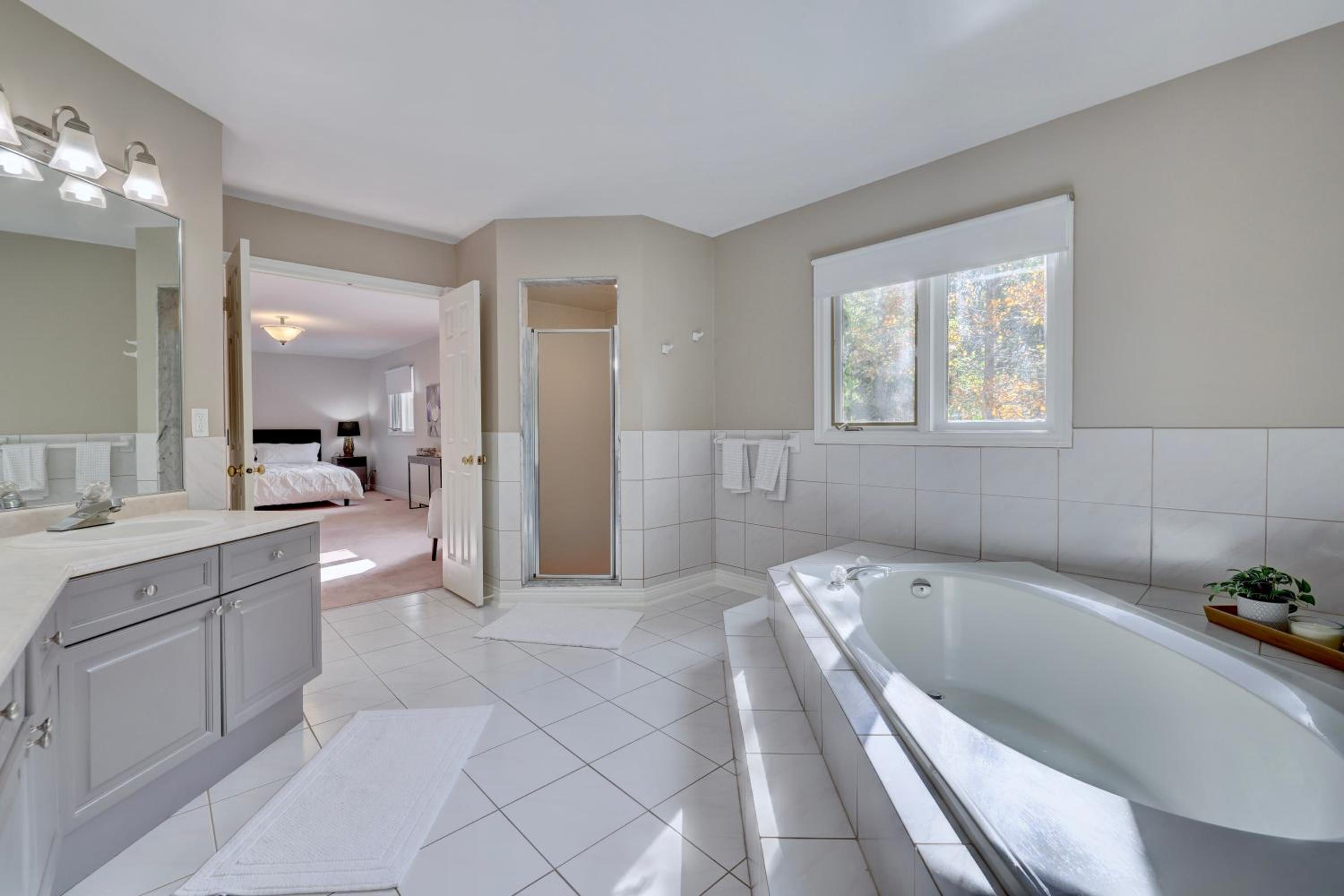 Cheerful 7 bedrooms Villa with Hot tub & Pool.
