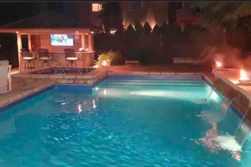 Cheerful 7 bedrooms Villa with Hot tub & Pool.