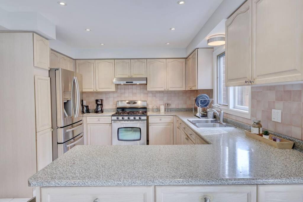 Cheerful 7 bedrooms Villa with Hot tub & Pool.