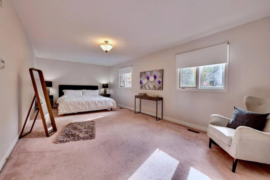 Cheerful 7 bedrooms Villa with Hot tub & Pool.