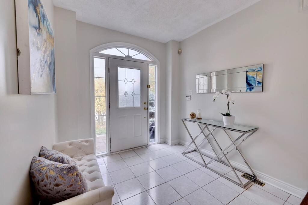 Cheerful 7 bedrooms Villa with Hot tub & Pool.