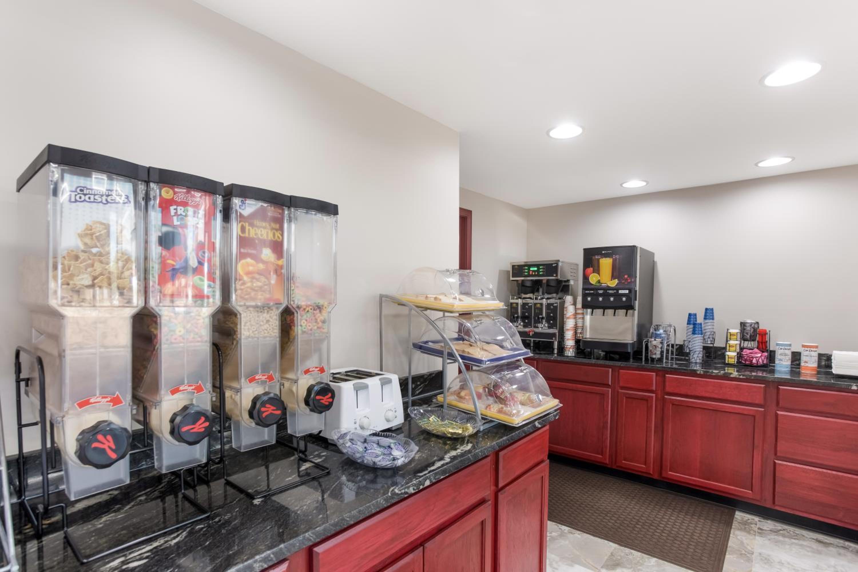 Cave City Vacations - Econo Lodge - Property Image 4