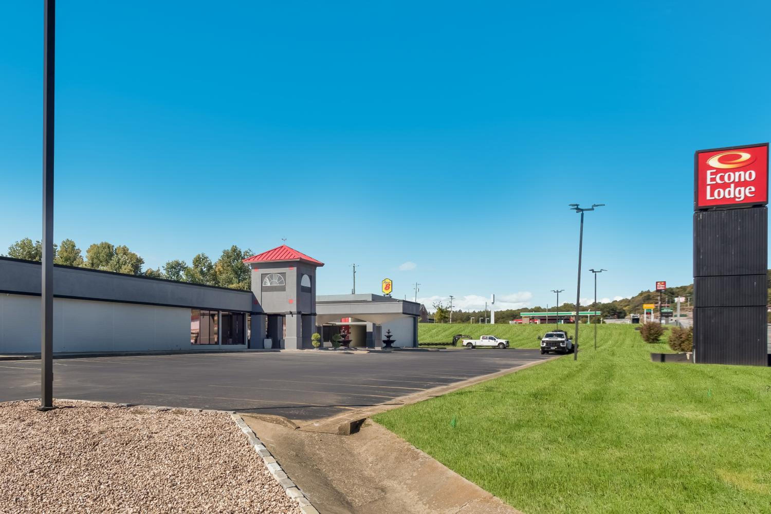 Cave City Vacations - Econo Lodge - Property Image 8