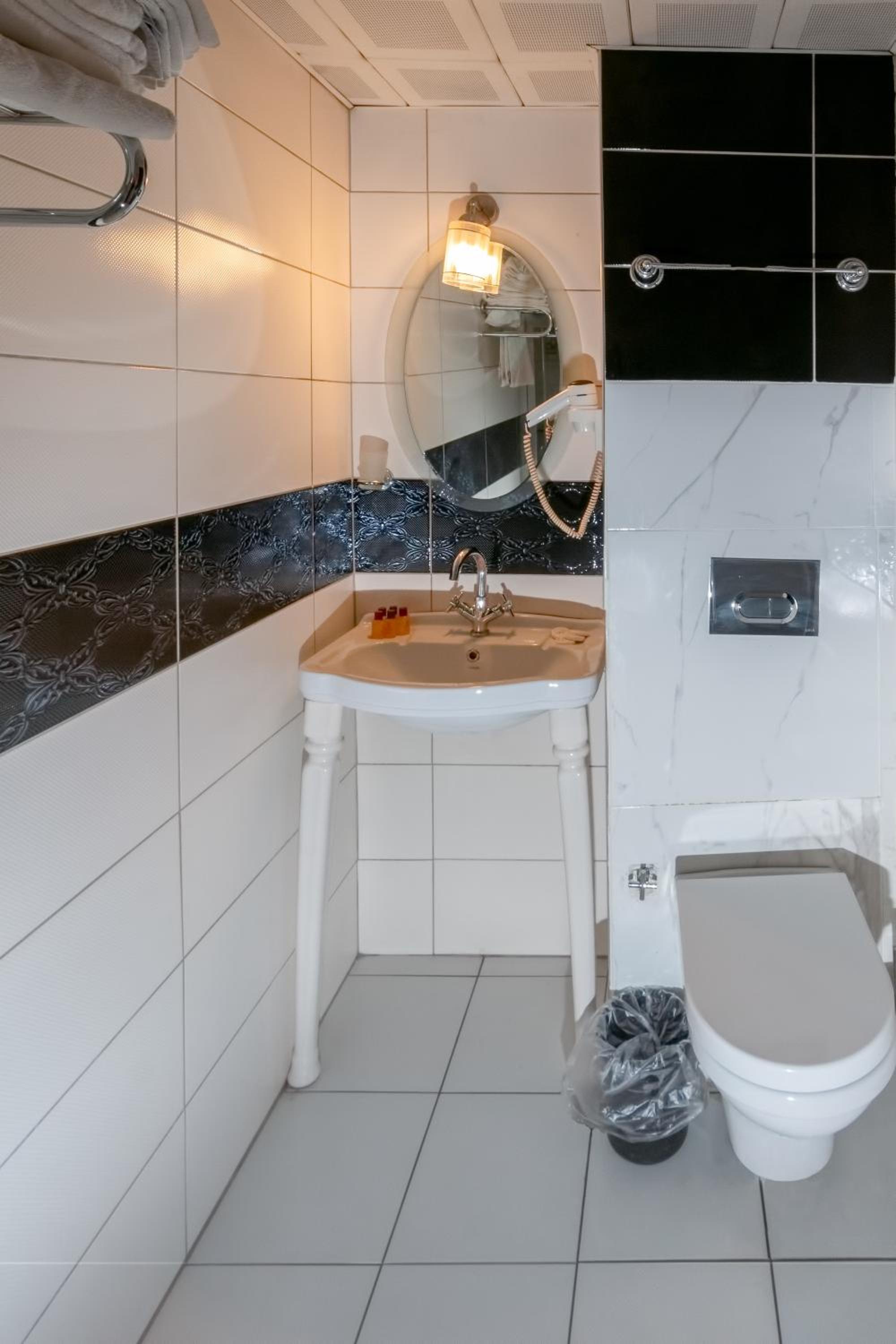 The Center Otel - Image 19