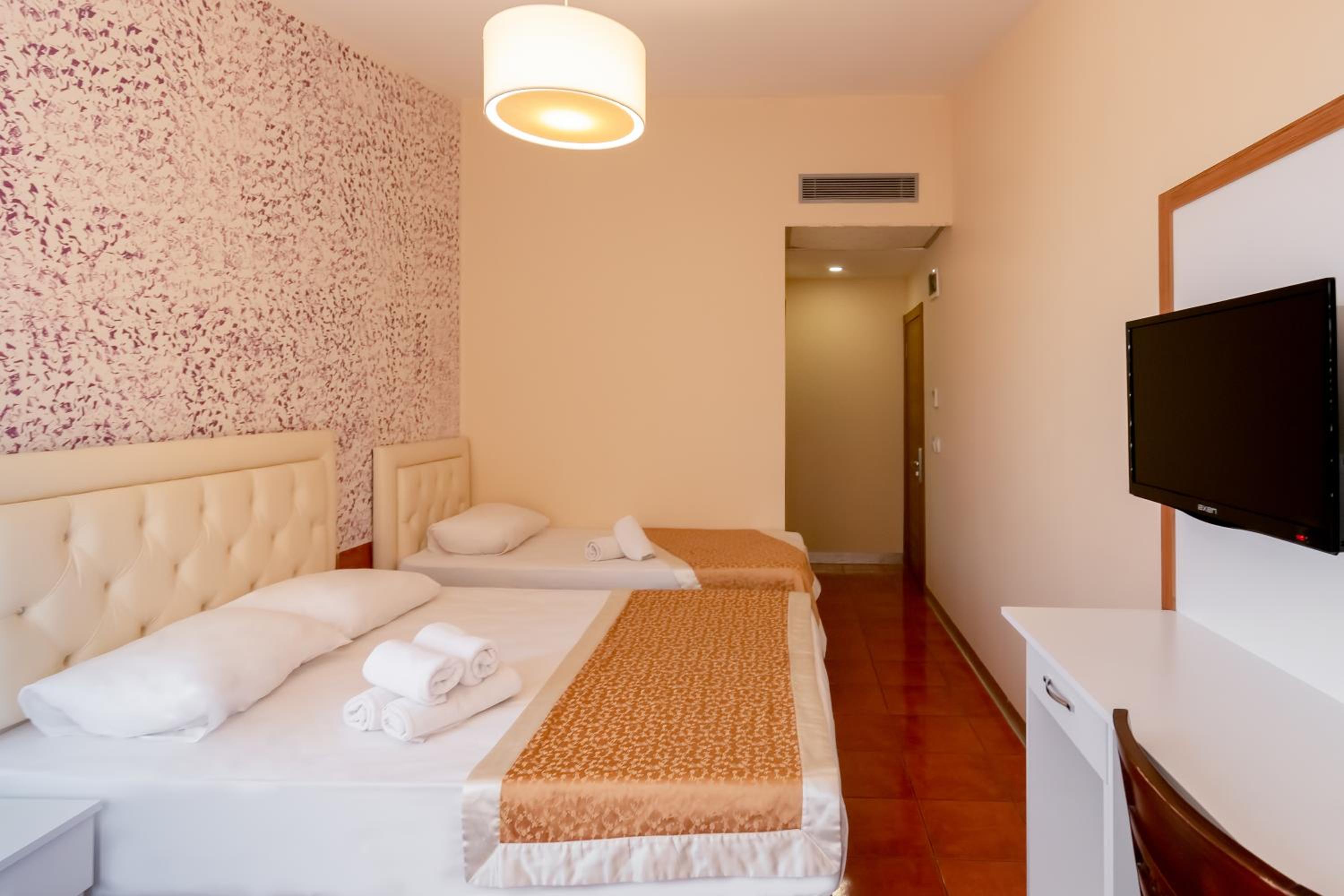 The Center Otel - Image 20