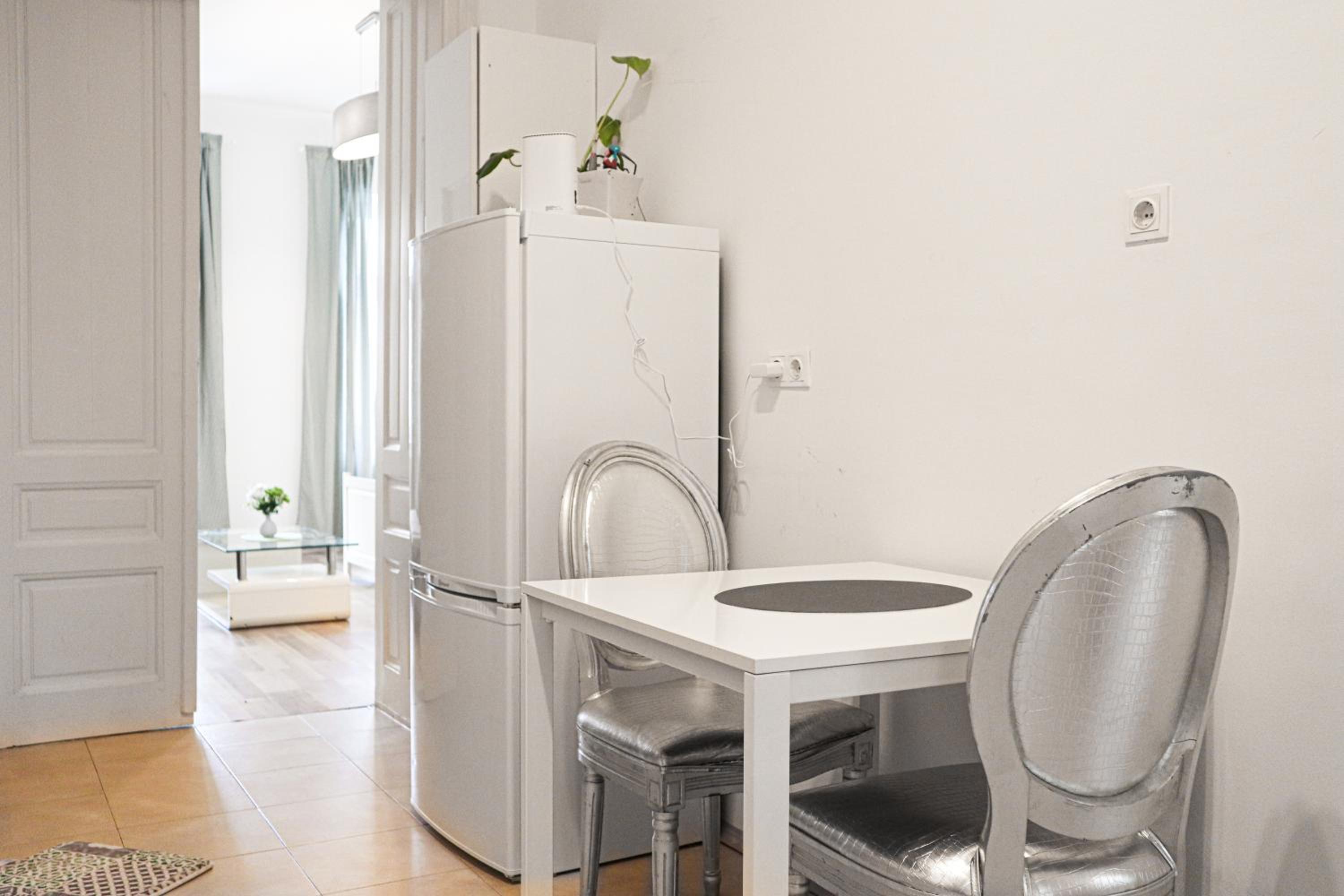 Bright & Stylish, 2 Neighboring Apartments - 4BRs