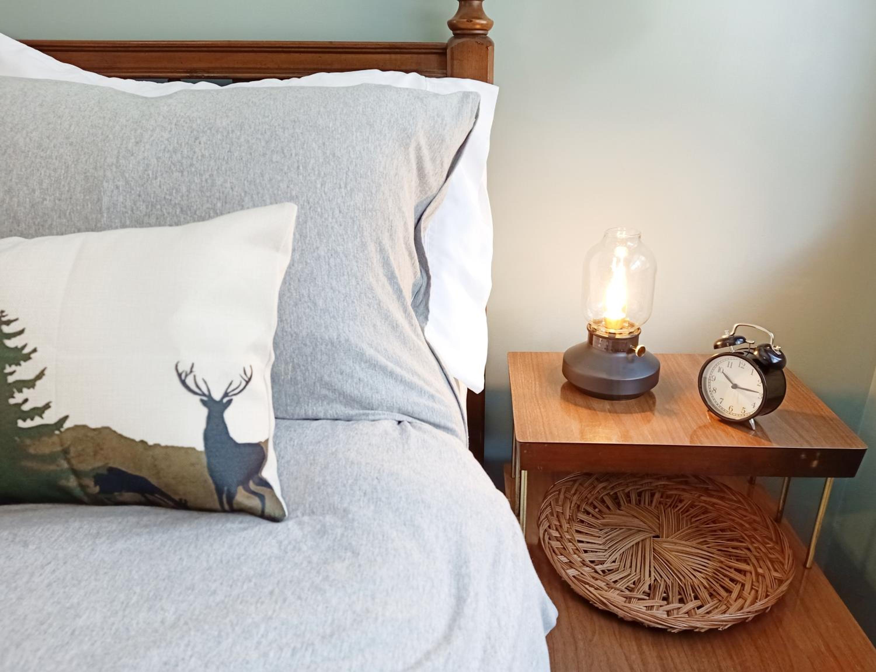 Golden Vacations - 2mins to Town, AC  Sauna, Self Check-in, Full Kitchen, Free Laundry  Parking, Family Pet Friendly, Comfortably Sleeps Up To 10 - Property Image 53