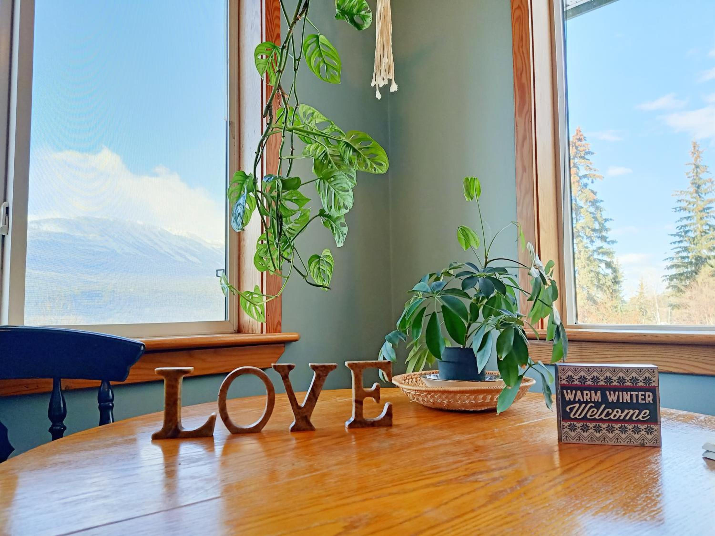 Golden Vacations - 2mins to Town, AC  Sauna, Self Check-in, Full Kitchen, Free Laundry  Parking, Family Pet Friendly, Comfortably Sleeps Up To 10 - Property Image 64