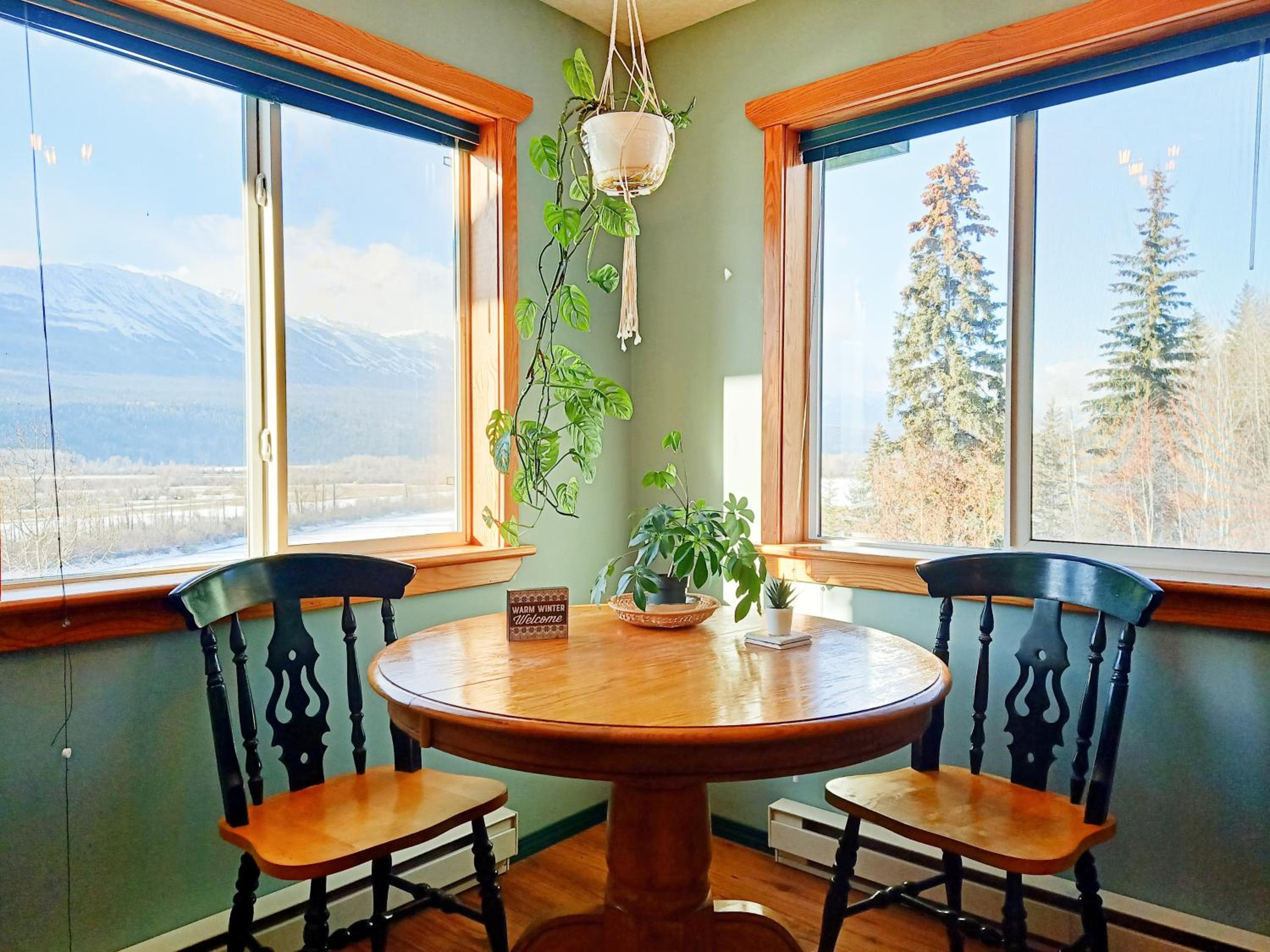 Golden Vacations - 2mins to Town, AC  Sauna, Self Check-in, Full Kitchen, Free Laundry  Parking, Family Pet Friendly, Comfortably Sleeps Up To 10 - Property Image 67