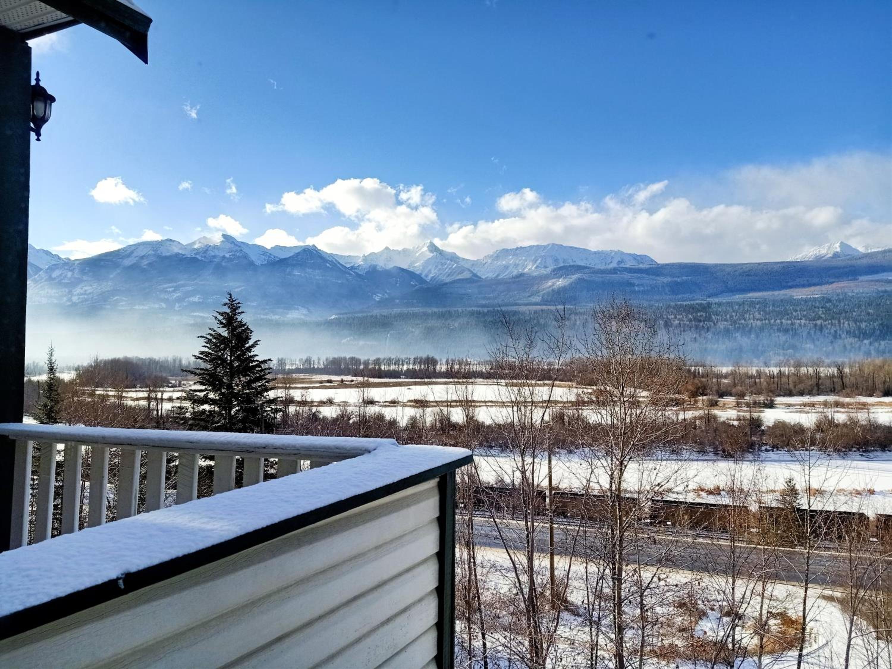 Golden Vacations - 2mins to Town, AC  Sauna, Self Check-in, Full Kitchen, Free Laundry  Parking, Family Pet Friendly, Comfortably Sleeps Up To 10 - Property Image 69