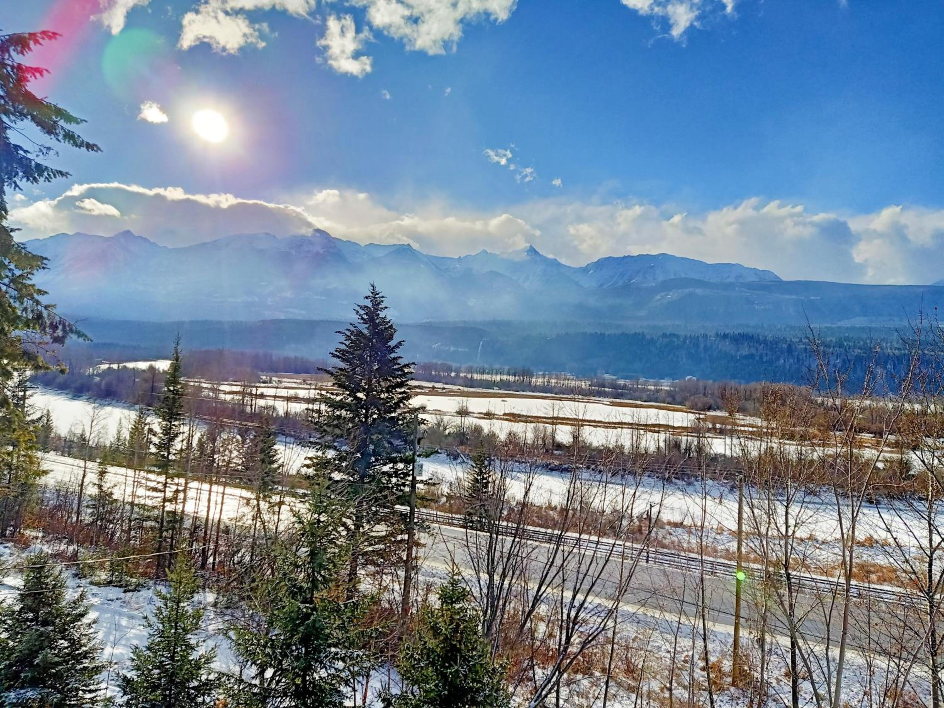 Golden Vacations - 2mins to Town, AC  Sauna, Self Check-in, Full Kitchen, Free Laundry  Parking, Family Pet Friendly, Comfortably Sleeps Up To 10 - Property Image 70