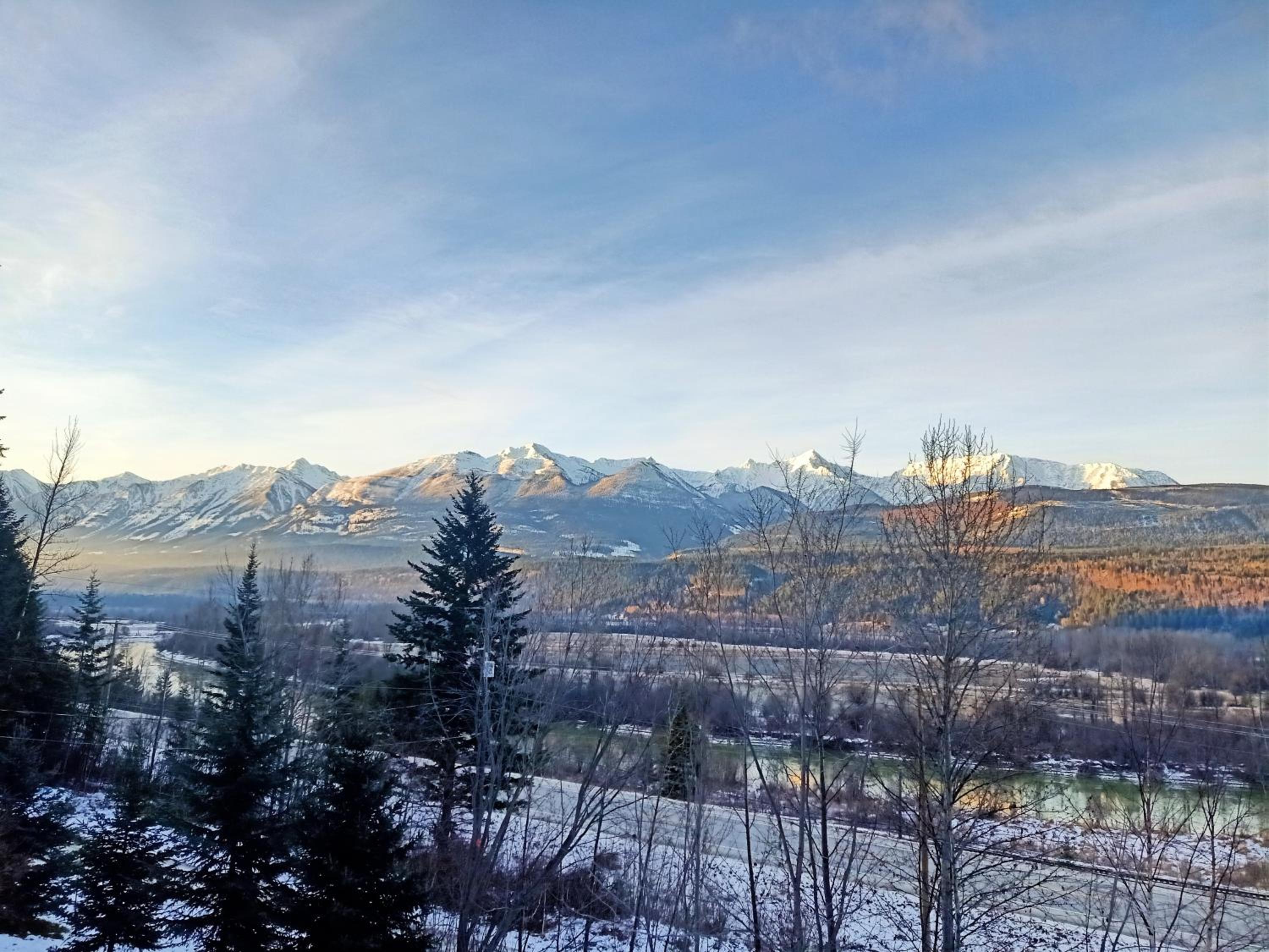 Golden Vacations - 2mins to Town, AC  Sauna, Self Check-in, Full Kitchen, Free Laundry  Parking, Family Pet Friendly, Comfortably Sleeps Up To 10 - Property Image 71