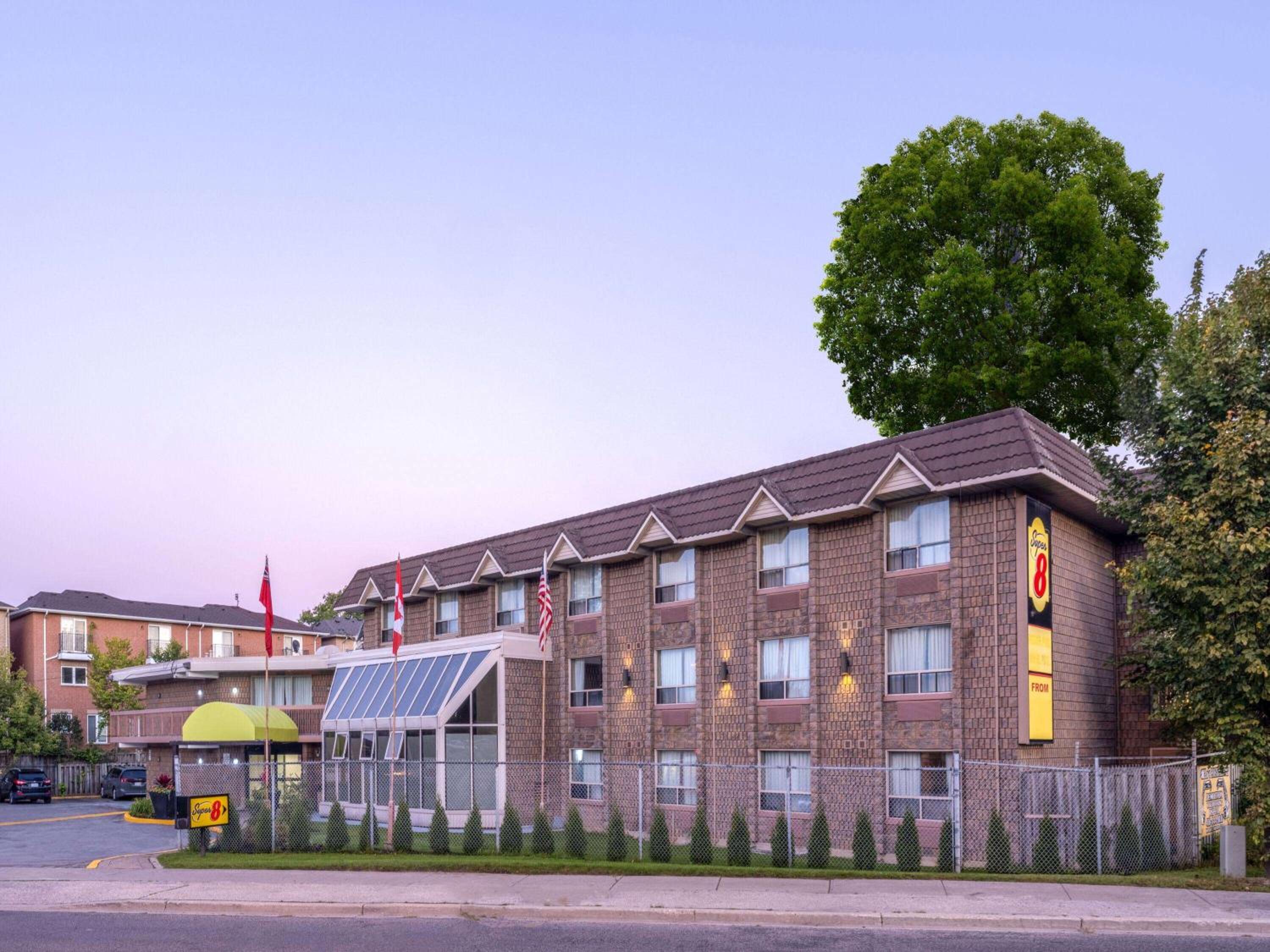 Super 8 by Wyndham Toronto East ON-2