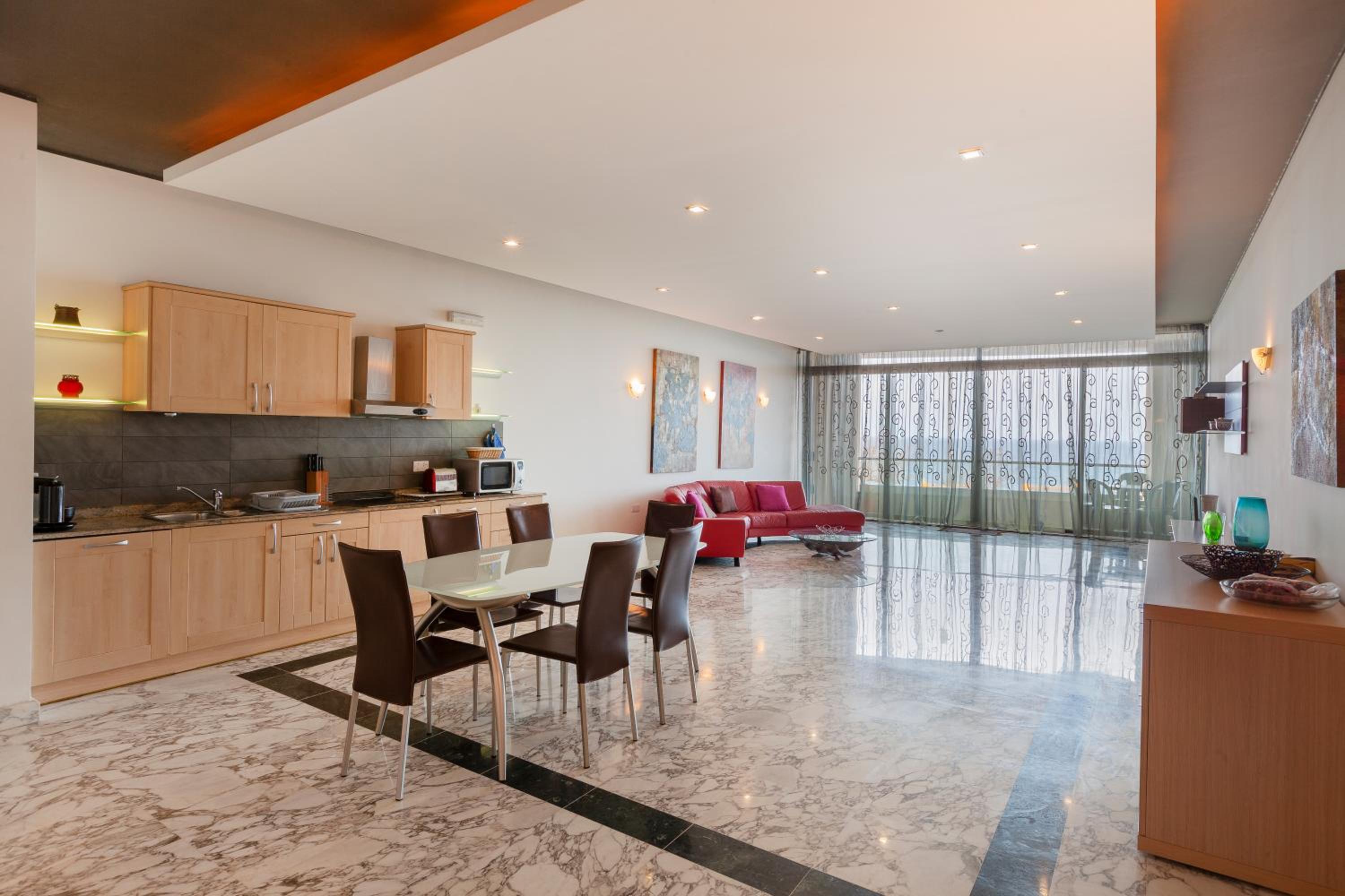 Spacious Seafront APT with Living, Sofa, WIFI & AC by 360 Estates view 5