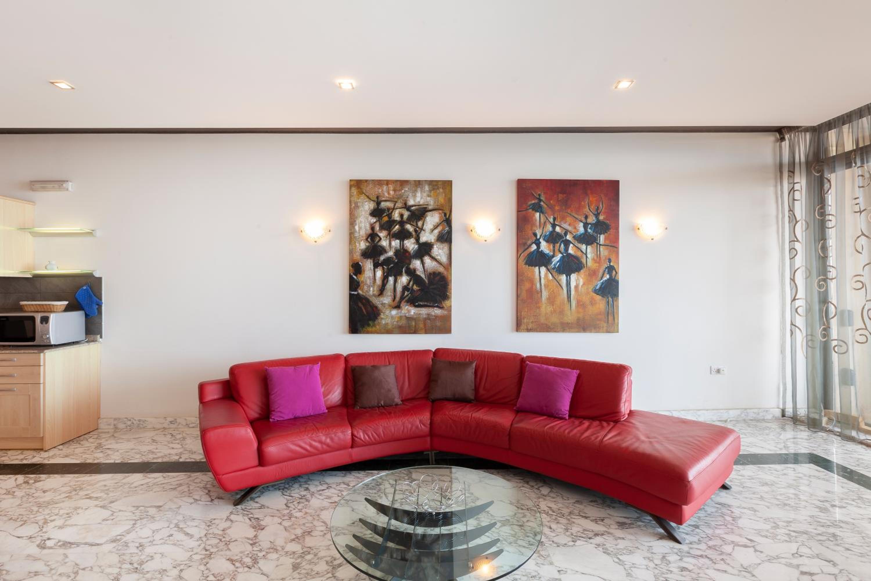 Spacious Seafront APT with Living, Sofa, WIFI & AC by 360 Estates view 2