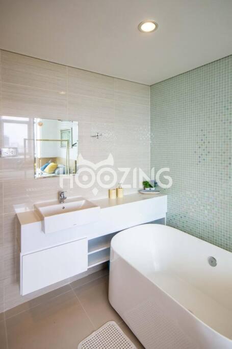 The Rixx Stylish Apartment - Ben Thanh/gym/pool/bar
