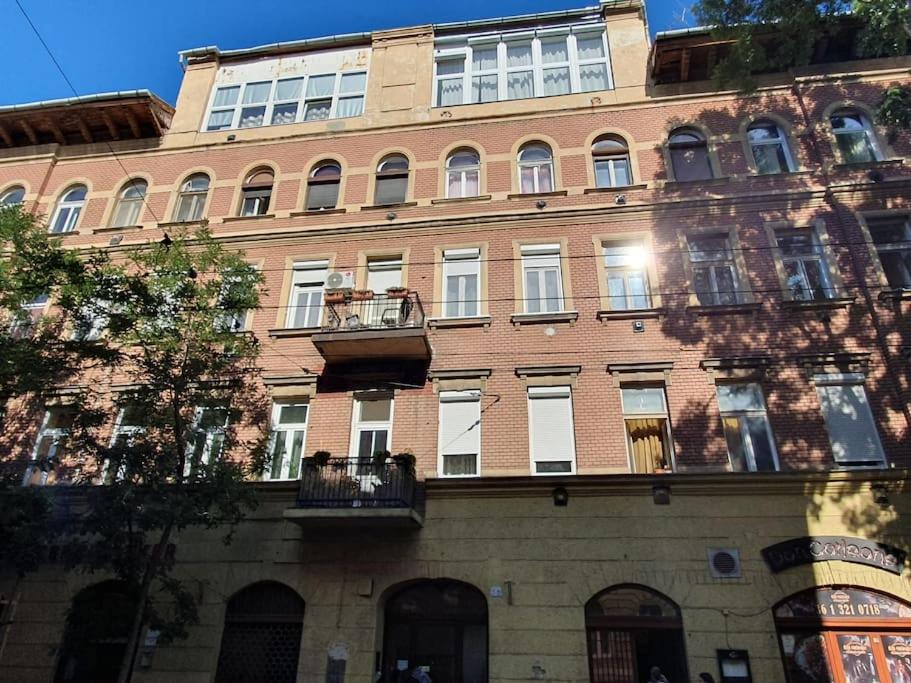 Nefelejcs near the Keleti railway station