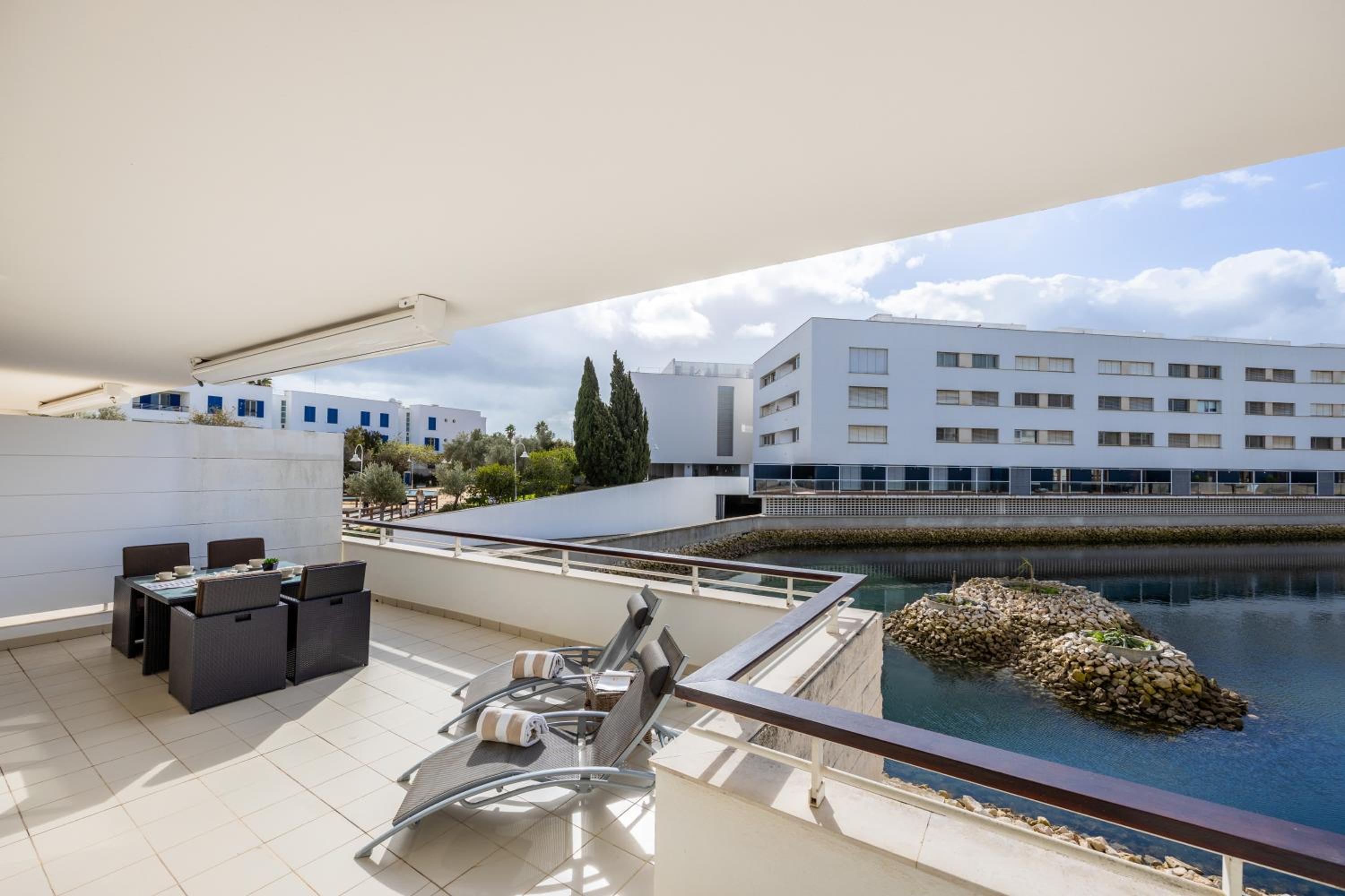 IM On Marina Flat en Lagos — balance & terrace