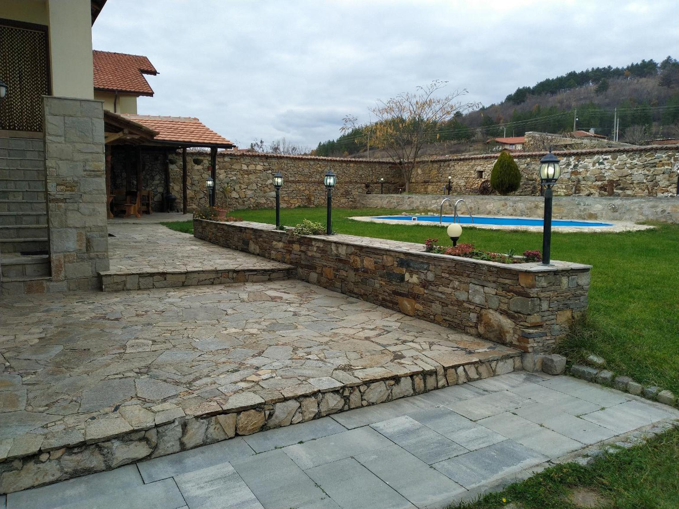 Photo 10