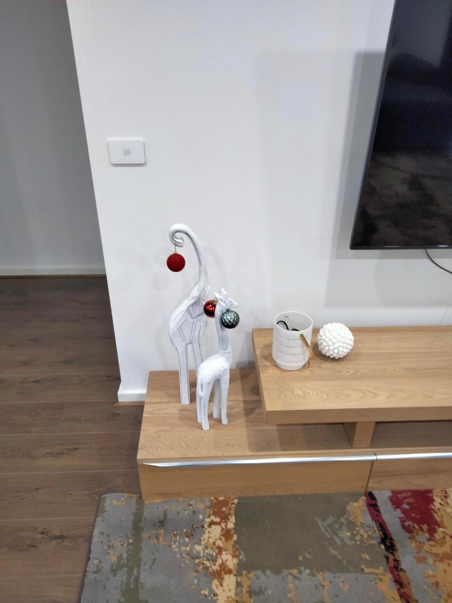 Modern and cosey 4 bedroom house walk to beach