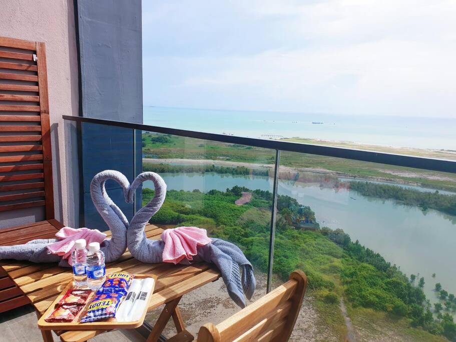 SunsetFullySeaview#Netflix#SofaBed#FreeCarprk#4pax#PrivateBathtub#ImperioResidence photo 1