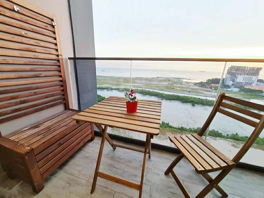 SunsetFullySeaview#Netflix#SofaBed#FreeCarprk#4pax#PrivateBathtub#ImperioResidence photo 6