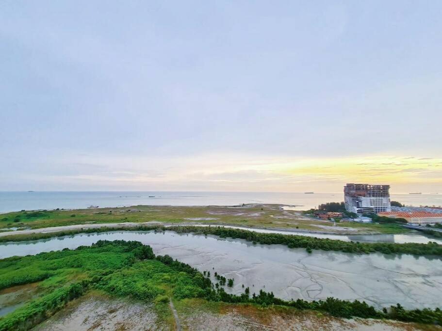 SunsetFullySeaview#Netflix#SofaBed#FreeCarprk#4pax#PrivateBathtub#ImperioResidence photo 5