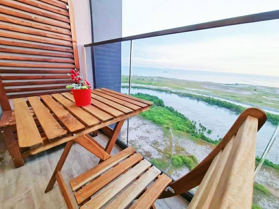 SunsetFullySeaview#Netflix#SofaBed#FreeCarprk#4pax#PrivateBathtub#ImperioResidence photo 4
