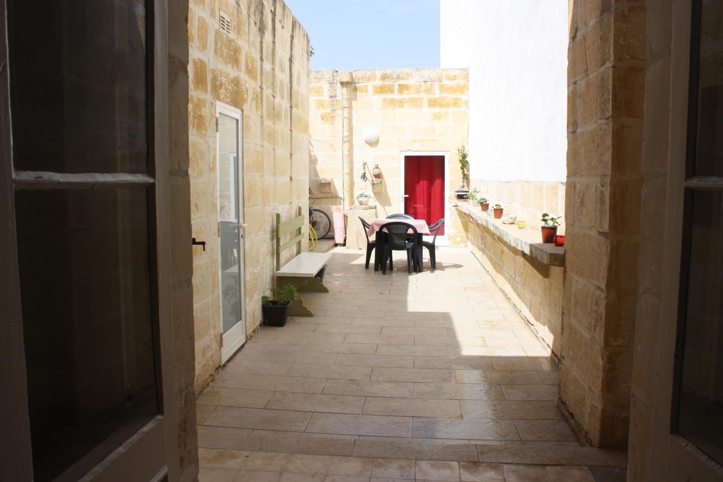 VERTICAL CLIMBING MALTA