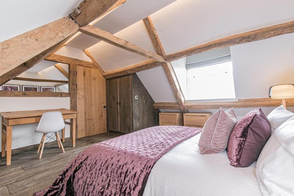 Oxfordshire Living - The Vanbrugh Apartment - Woodstock view 3