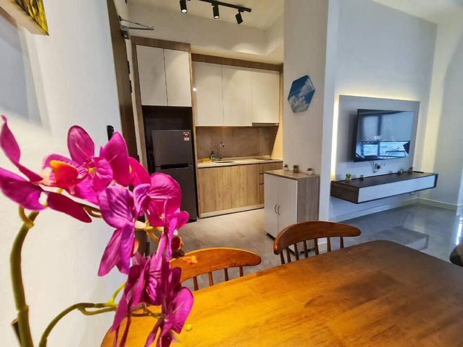 SeaView#Warmth#Netflix#PrivateBathtub#SeaSideLuxuryCondo#ImperioResidence