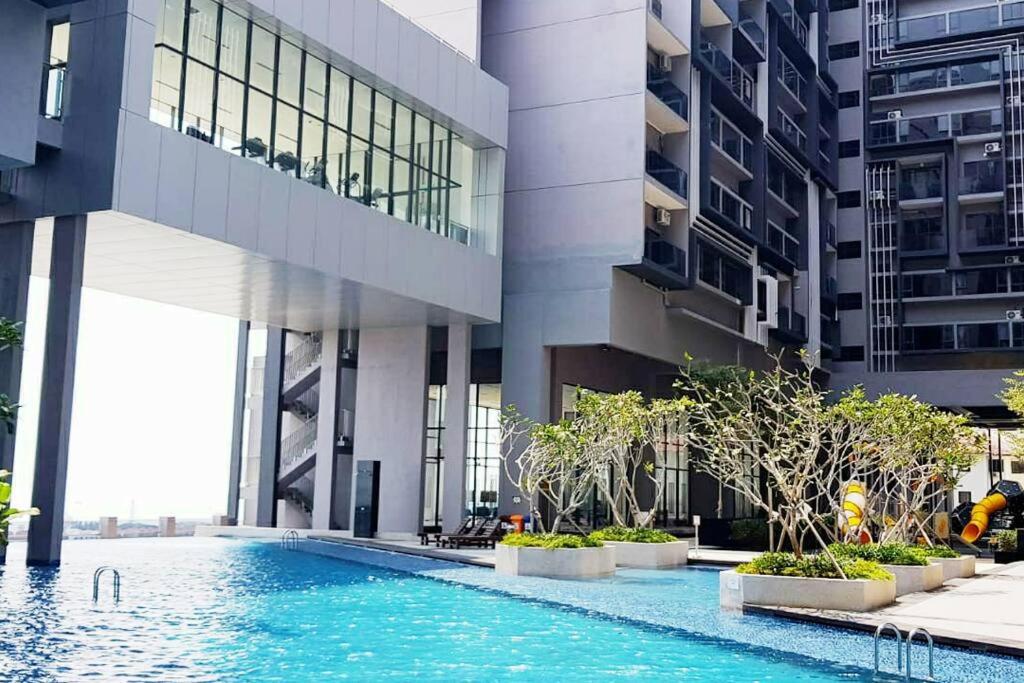 SeaView#Warmth#Netflix#PrivateBathtub#SeaSideLuxuryCondo#ImperioResidence