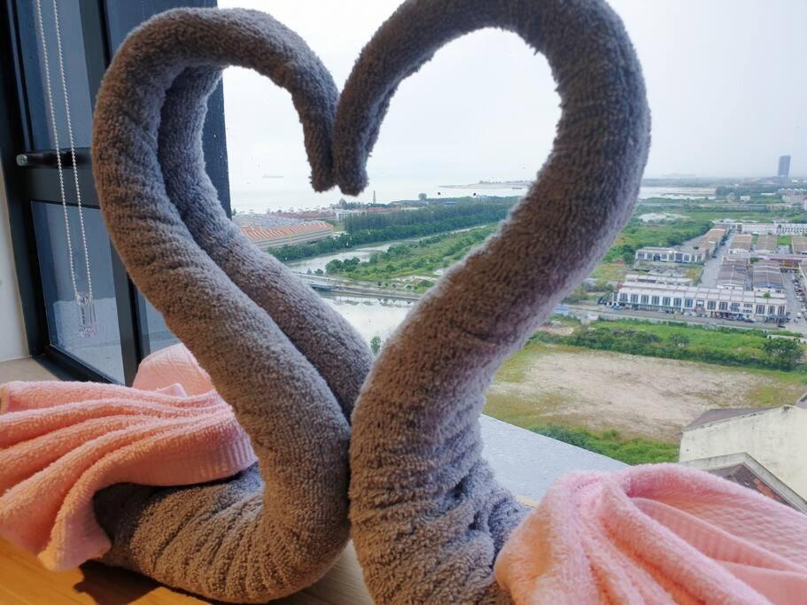 SeaView#Warmth#Netflix#PrivateBathtub#SeaSideLuxuryCondo#ImperioResidence