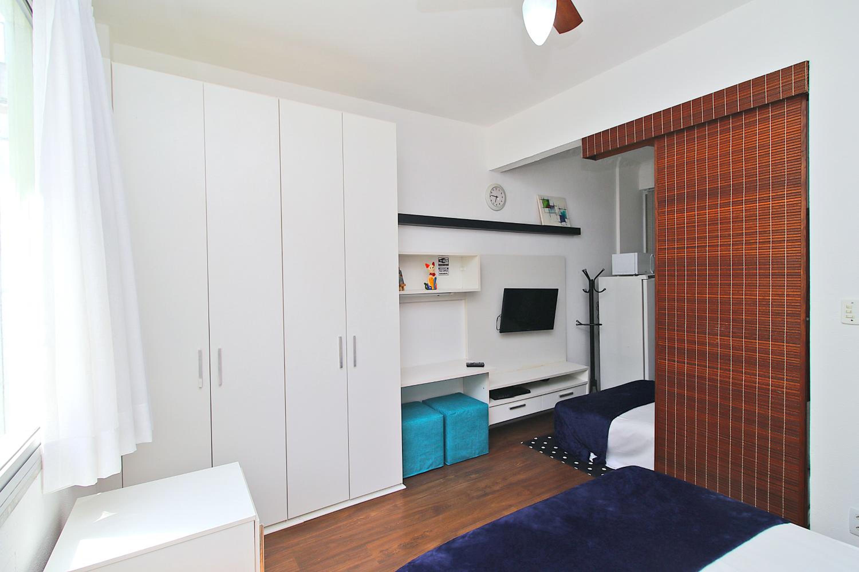 Low budget apartment with air conditioning and free amenities. photo 3