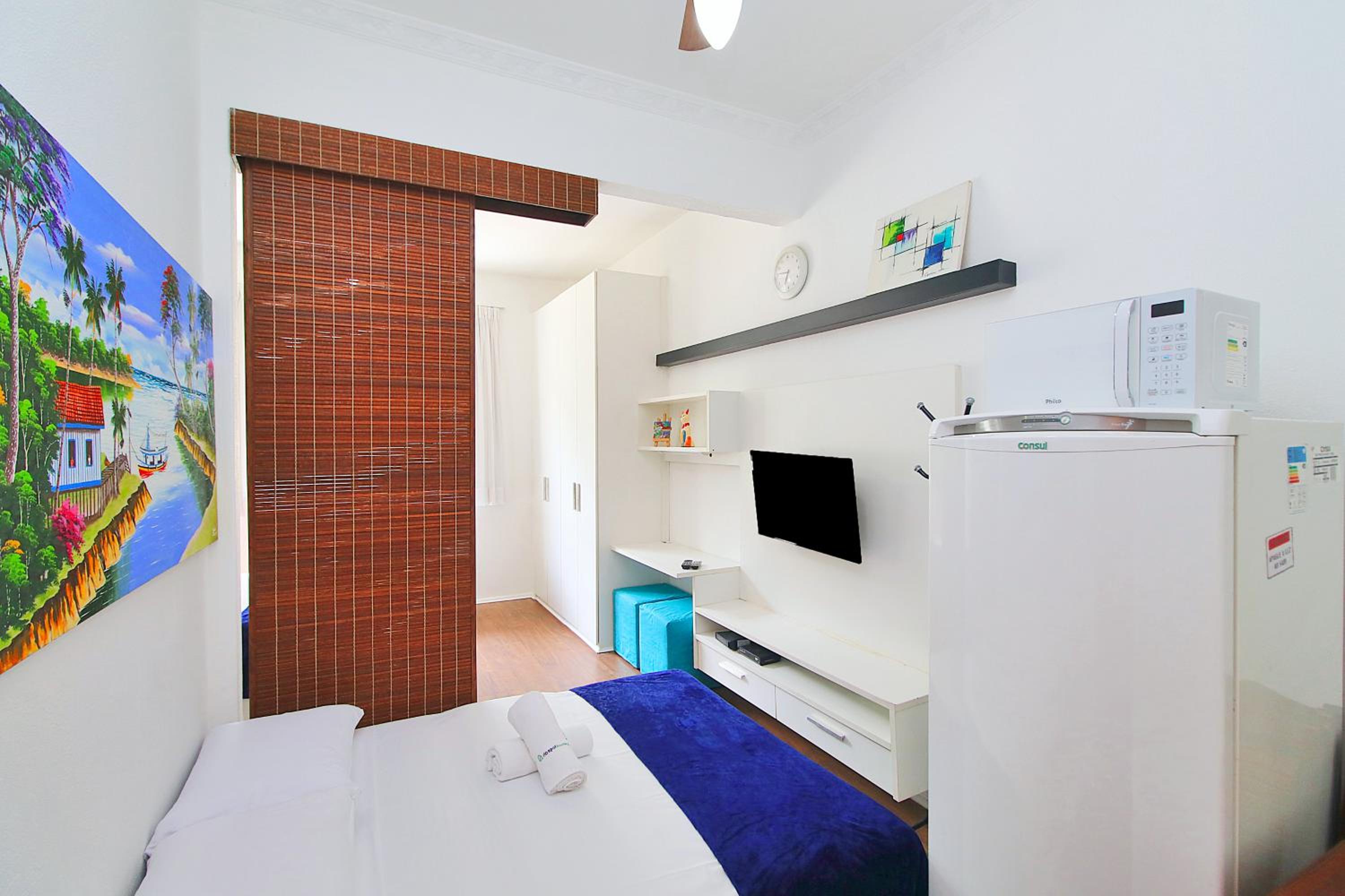 Low budget apartment with air conditioning and free amenities.