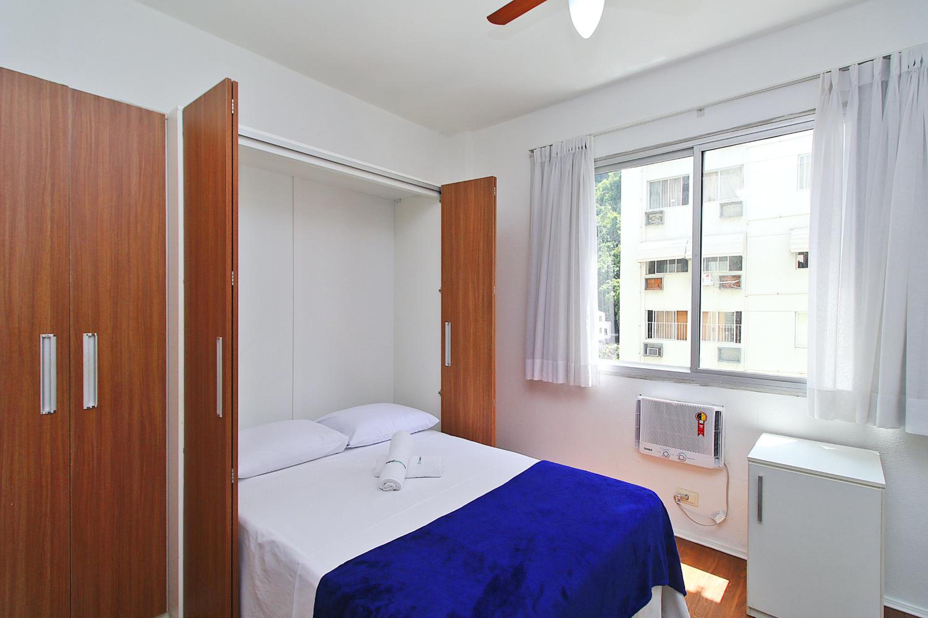 Low budget apartment with air conditioning and free amenities.