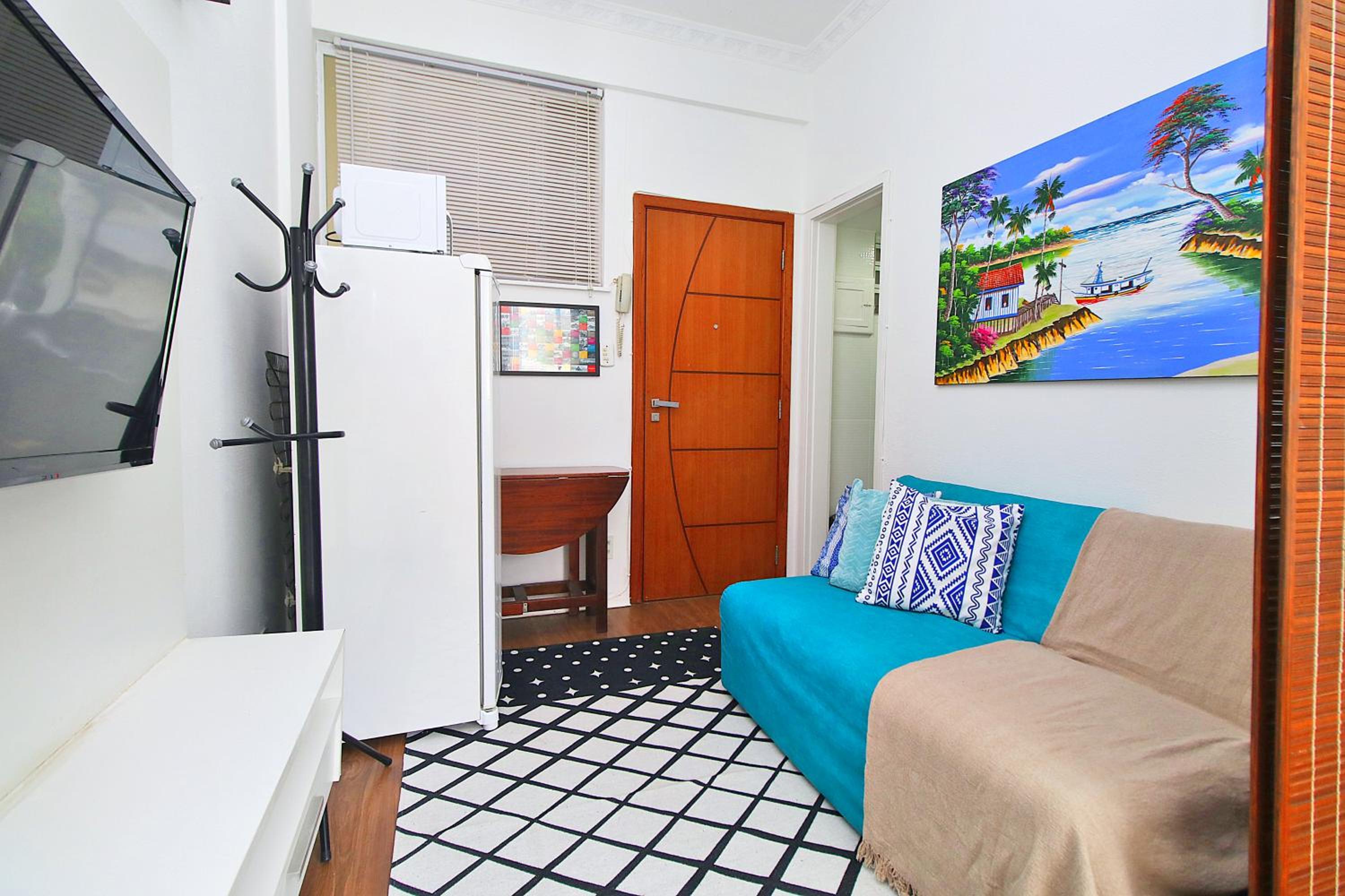 Low budget apartment with air conditioning and free amenities.