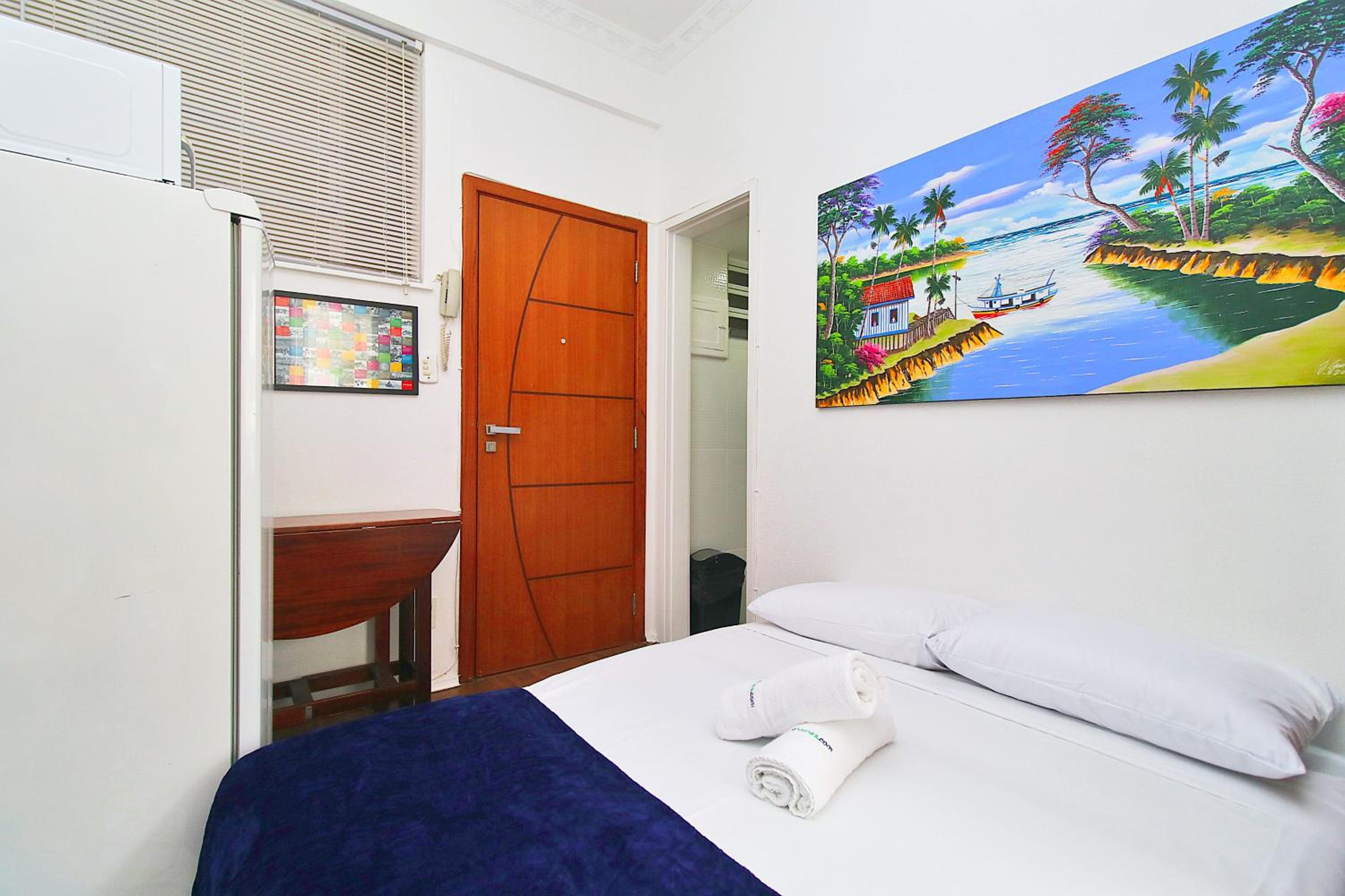 Low budget apartment with air conditioning and free amenities. photo 2