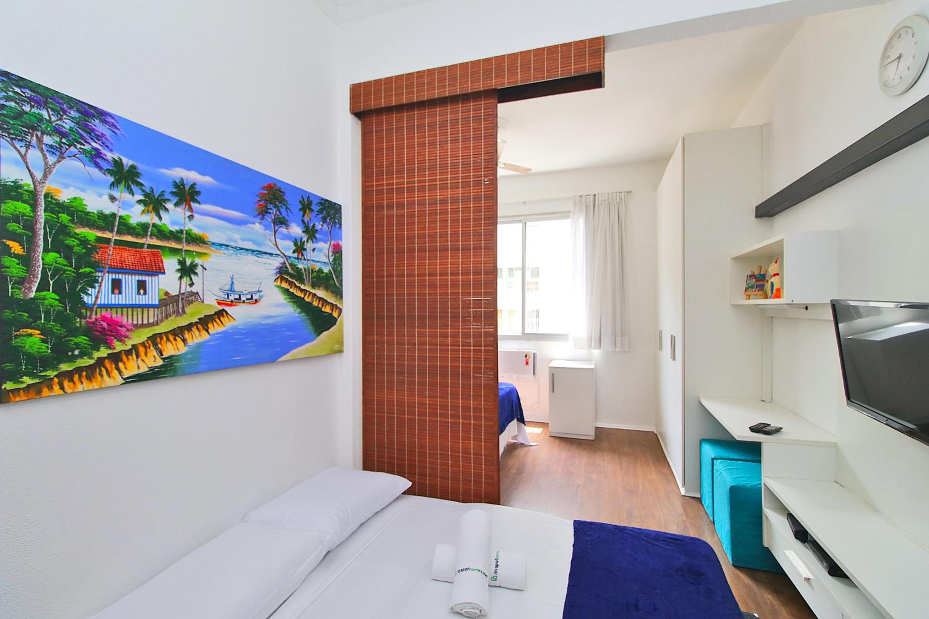 Low budget apartment with air conditioning and free amenities. photo 5